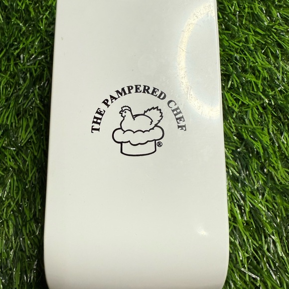 The Pampered Chef Original Sliding Adjustable Measuring Cup Hen - Picture 5 of 10